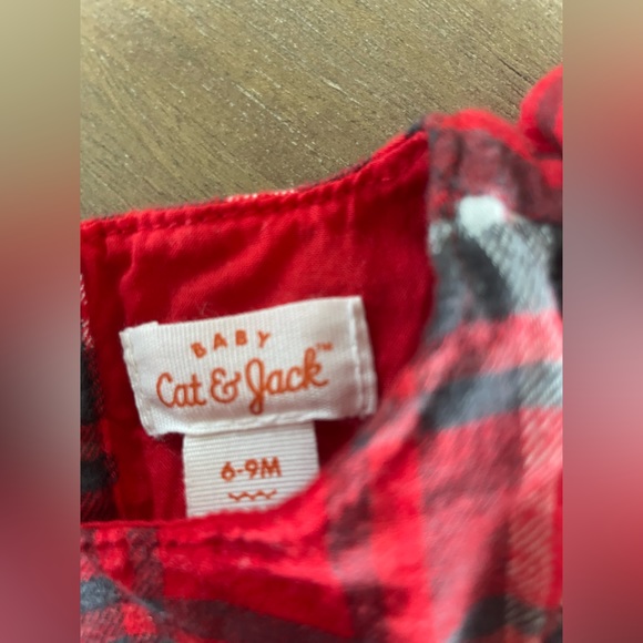 🎀 5 for $30 Cat & Jack Red Plaid Baby Top 6-9M - Picture 2 of 3